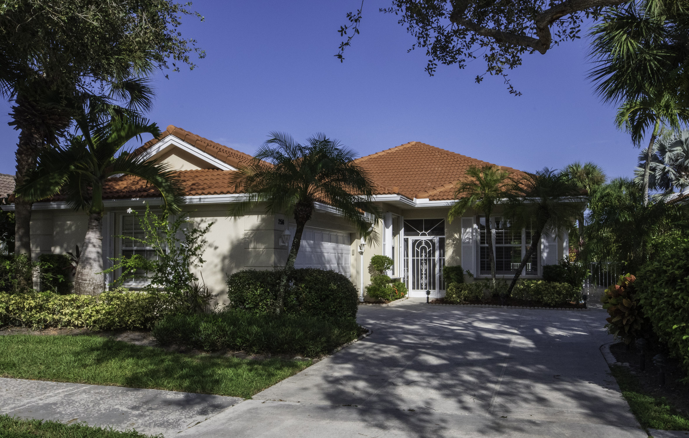 256 Kelsey Park Cr1 Oaks Properties